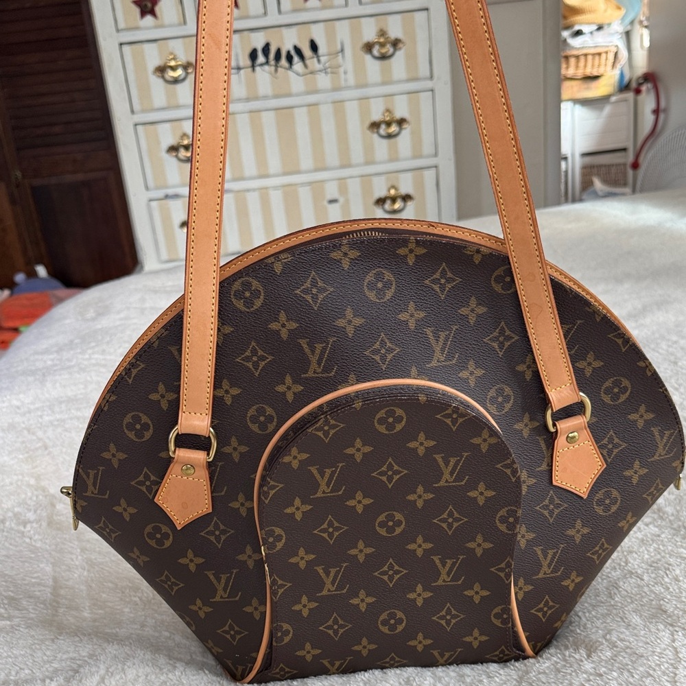 Authentic Louis Vuitton monogram ellipse shopping tote bag excellent condition